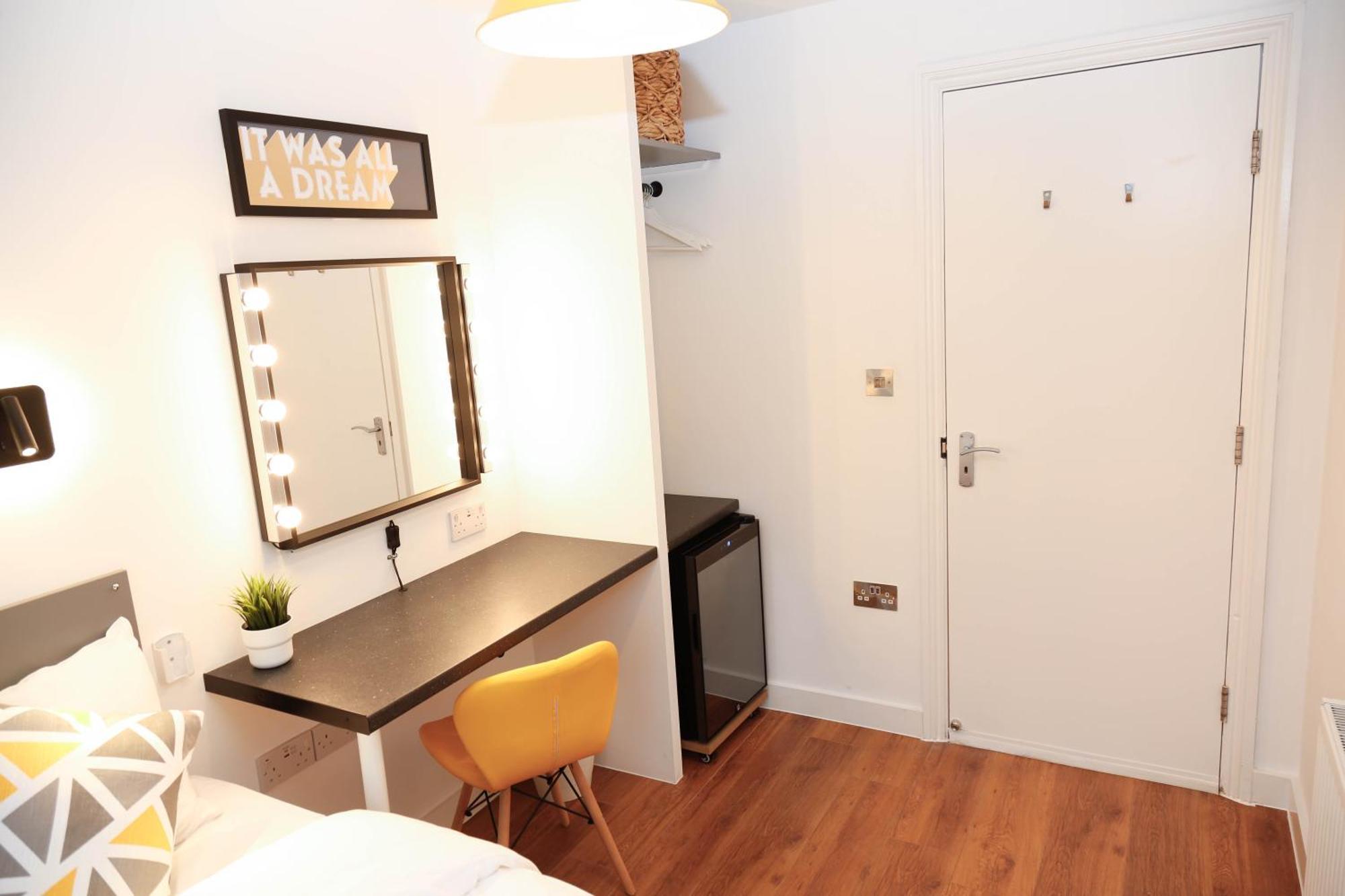 New Luxury Rooms In The Heart Of London Next To Shops, Cafes, Bars & Metro With Shared Bathrooms Екстер'єр фото