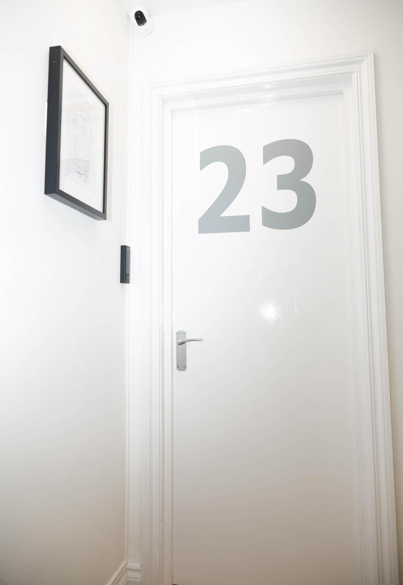 New Luxury Rooms In The Heart Of London Next To Shops, Cafes, Bars & Metro With Shared Bathrooms Екстер'єр фото